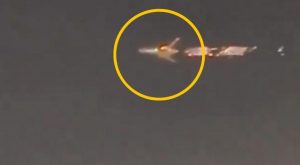 Avión aterriza de emergencia tras incendiarse en pleno vuelo