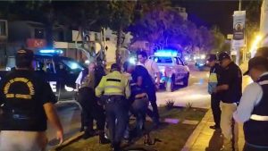 Alcalde persigue a raqueteros que robaron celular a joven en San Miguel | VIDEO