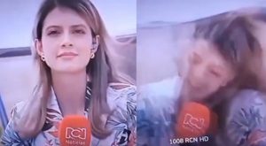 Periodista sufre duro golpe en la cabeza en pleno noticiero