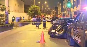 Surco: matan a empresario que esperaba en su auto el cambio de luz del semáforo por robarle S/10 mil