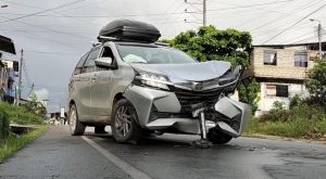 Violento choque entre autos deja un herido en Chanchamayo