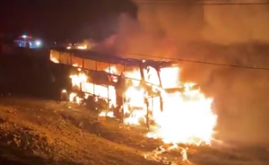 Bus interprovincial con más de 60 pasajeros a bordo se incendió en Chancay | VIDEO 