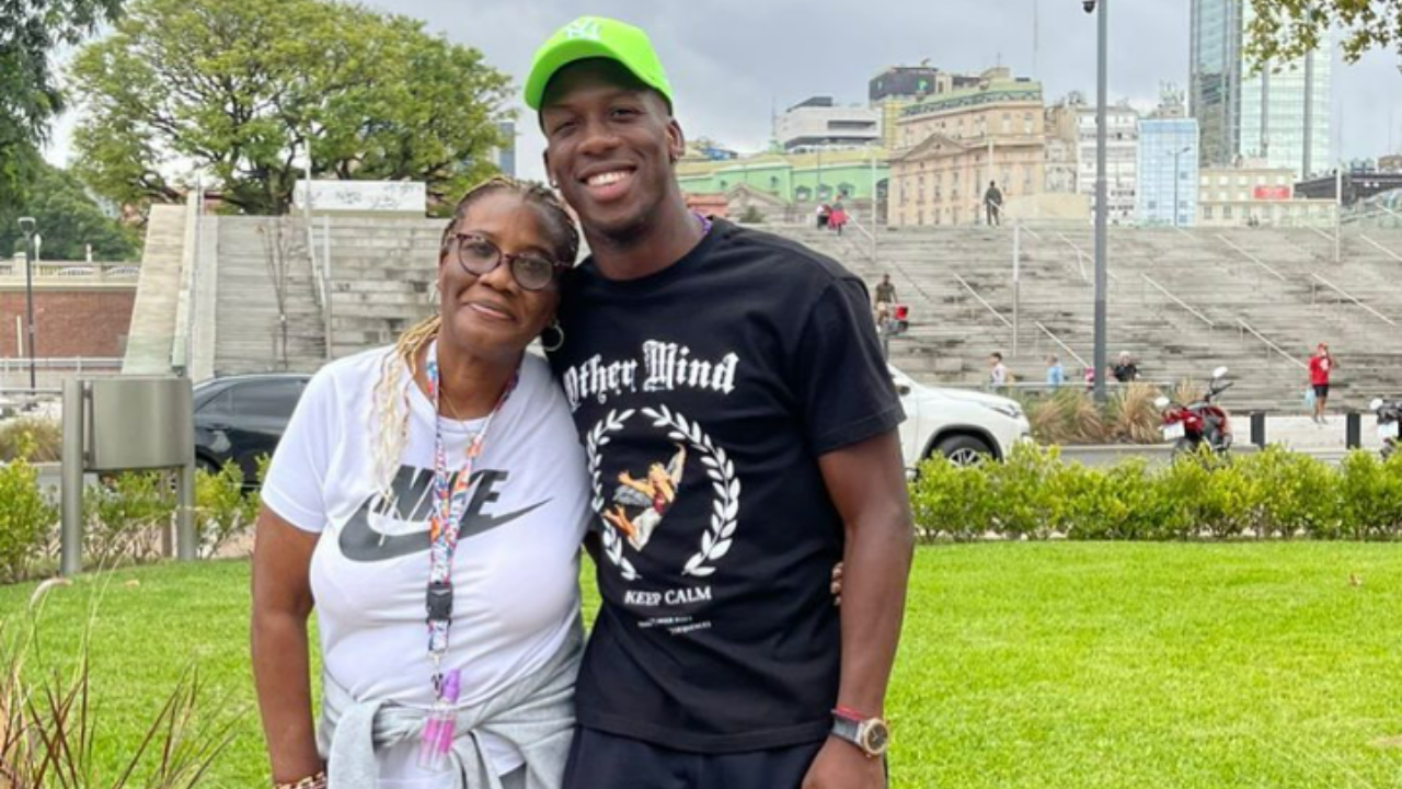 Luis Advíncula revela el motivo por el que no quiere que su mamá salga en TV 