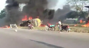 Saqueaban cisterna con gas cuando camión explota: 40 personas murieron en Liberia