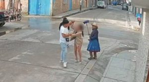 ¡Indignante! Hombre agrede a su expareja en plena calle