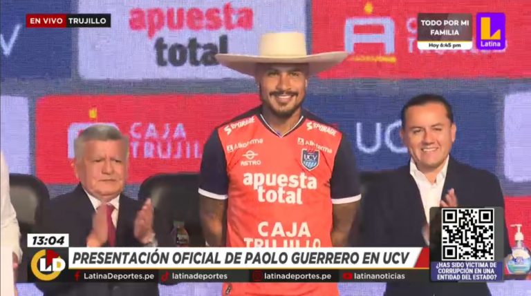 Paolo Guerrero recibió y lució sombrero trujillano en su presentación en César Vallejo