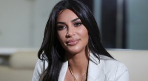 Kim Kardashian revela su doloroso brote de psoriasis: «Tengo que resolver esto»