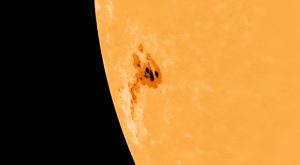 Enorme mancha solar visible desde Marte gira hacia la Tierra