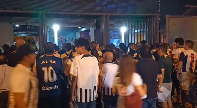 Decenas de hinchas de Alianza Lima no pudieron ingresar al Nacional pese a tener entradas