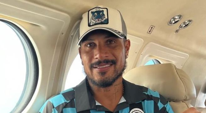 Tras su llegada a Perú: Así posó Paolo Guerrero con la camiseta de la UCV por primera vez