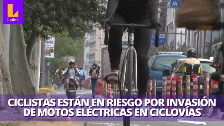 Policías se hacen de la vista gorda: motos eléctricas invaden ciclovías sin placa ni SOAT