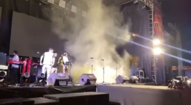 Pantalla LED se incendia durante concierto de Agua Marina