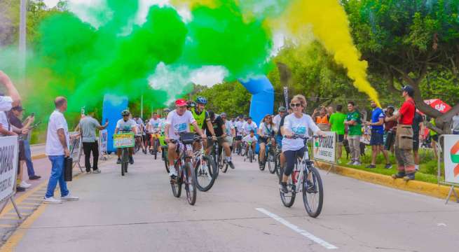 Cientos de ciclistas participaron en el primer San Borja Bike in Colors