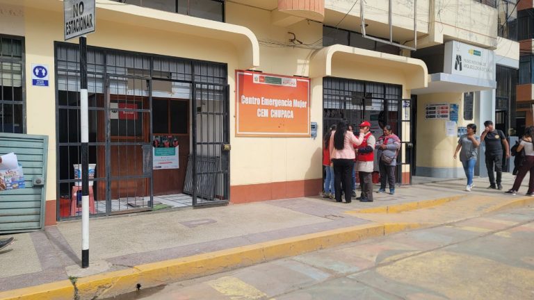 Mujer quema manos de su hija de 4 años por tomar yogurt de tienda sin pagarlo