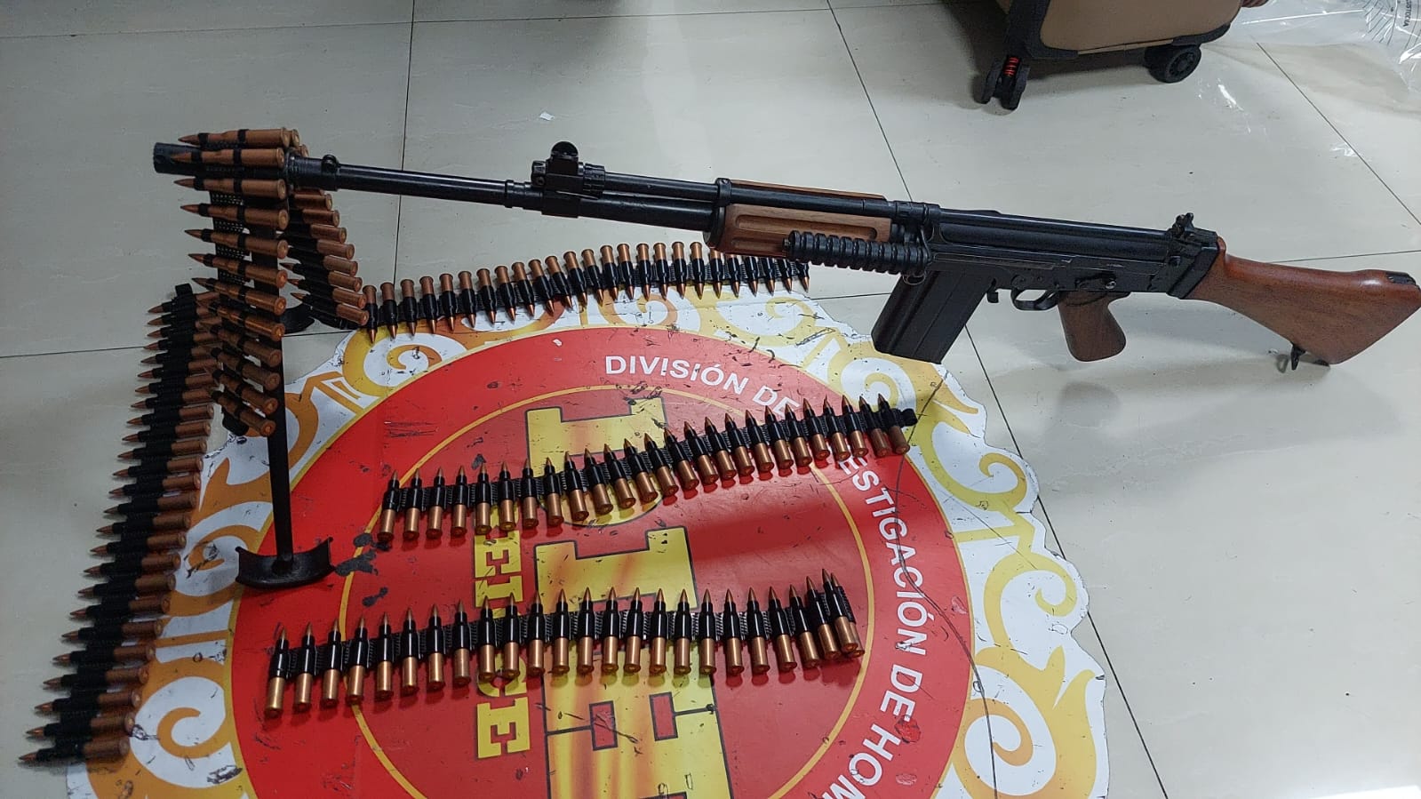 Policía incauta diez armas de largo alcance vinculadas a ‘Los Tiguerones del Ecuador’