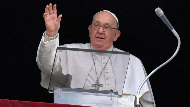 Papa Francisco agradece a médicos por cuidados en su hospitalización