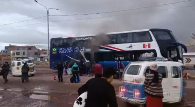 Bus interprovincial se incendia en Juliaca: pasajeros se salvaron de milagro