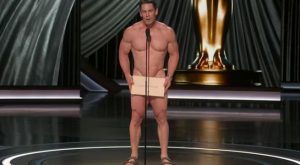 Por qué John Cena se presentó desnudo en los Premios Oscar 2024 | VIDEO