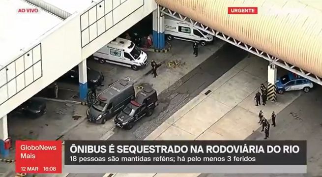 Hombre armado toma a 15 rehenes en estación de buses en Brasil | VIDEO