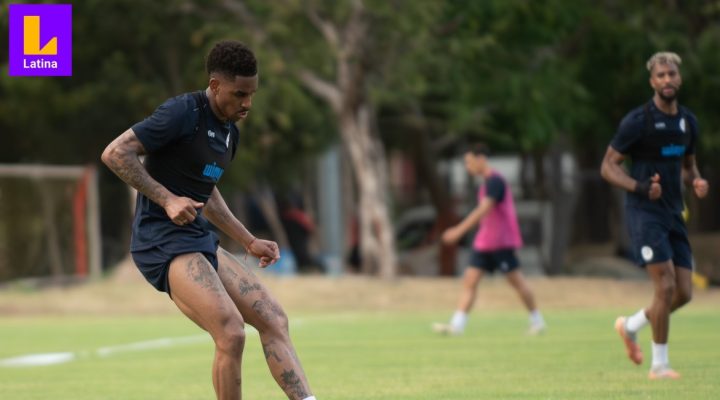 Junior Firpo es la figura de la selección de República Dominicana.