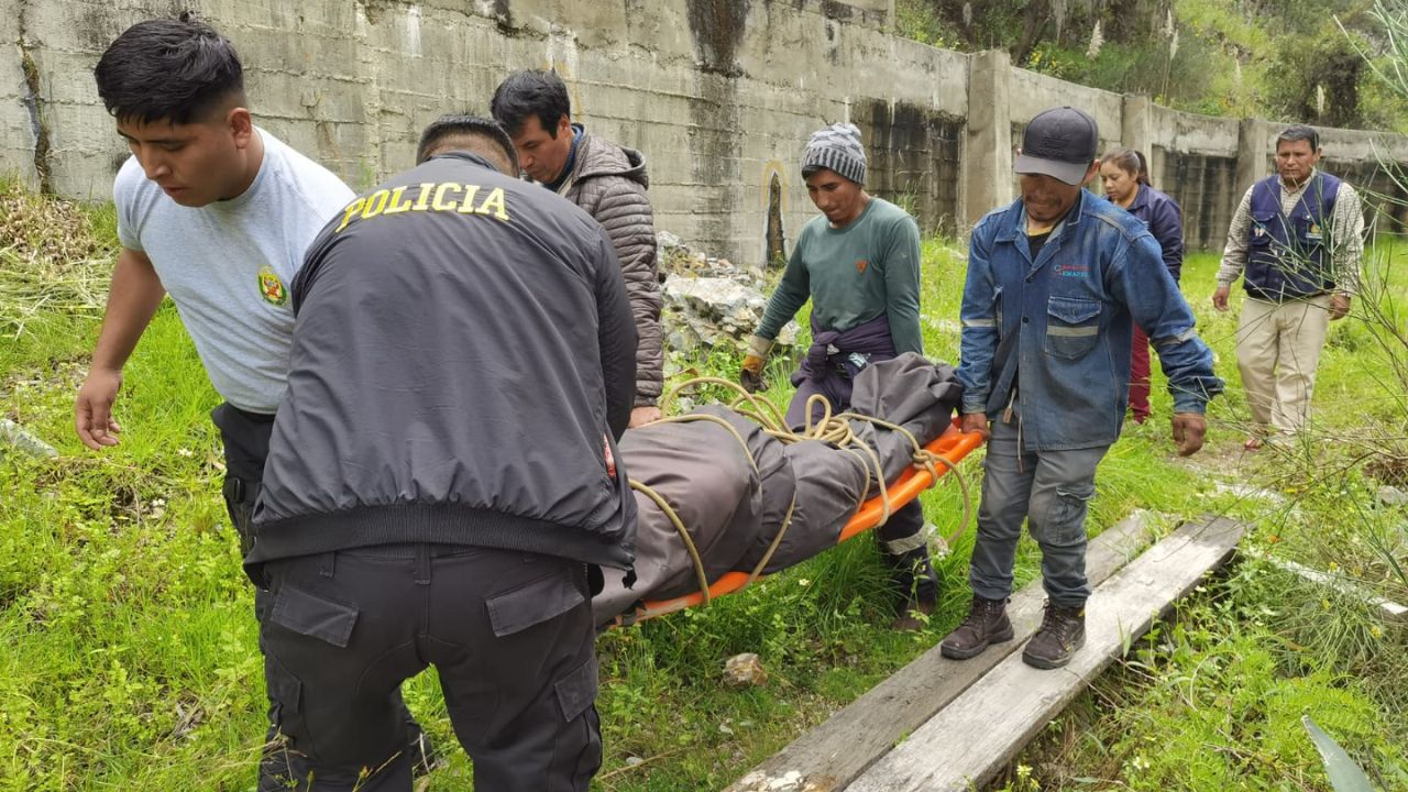 Caída de miniván a abismo deja 7 muertos: solo 3 fueron encontrados