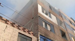 Reportan incendio cerca a emblemático colegio y dos ministerios