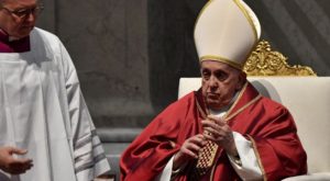 El Papa Francisco no asiste al Vía Crucis del Viernes Santo para proteger su salud