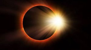 Estas son las primeras imágenes del eclipse solar de hoy, 8 de abril | FOTOS