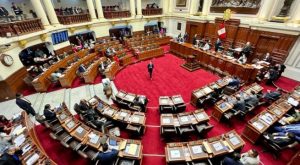 Parlamentarios justifican incremento de la asignación por función congresal