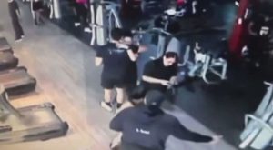 Mujer pierde parte de un dedo tras brutal mordida en gimnasio