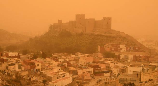 Esta es la razón por la que el cielo se tornó naranja en Grecia y España