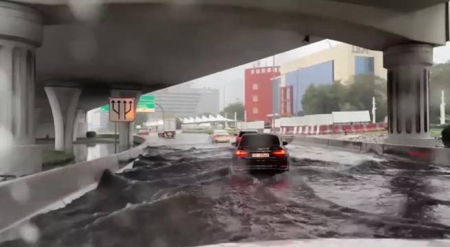 Emiratos Árabes Unidos vivió una de las peores lluvias de su historia