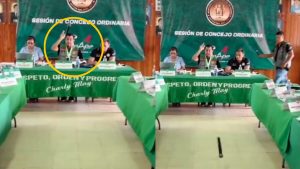 Alcalde de Satipo se descontrola y lanza micrófono en plena sesión de Concejo Municipal