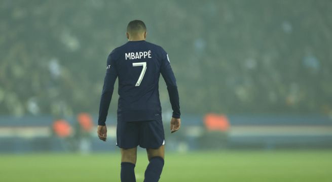 ¿Nuevo equipo para Kylian Mbappé? Delantero francés se despide del PSG durante premiación