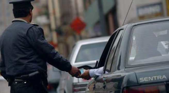 Policías cobraban coimas a intervenidos: los llevaban a cajeros para obligarlos a retirar dinero | VIDEO