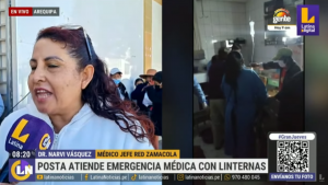 Posta médica atiende emergencias con linternas