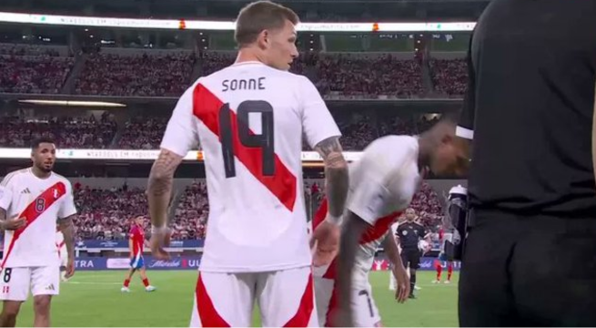 El sentido mensaje de Oliver Sonne tras su debut oficial durante el Perú vs. Chile | FOTO