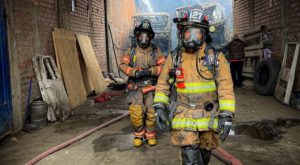 Bomberos realizan pollada para recaudar fondos para remodelar estación