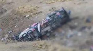 Confirman muerte de 26 personas tras caída de bus a abismo en Ayacucho