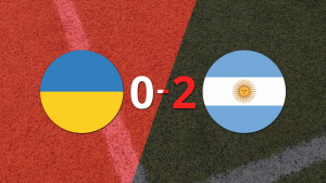 Argentina no da tregua y gana por 2 a 0 sobre Ucrania