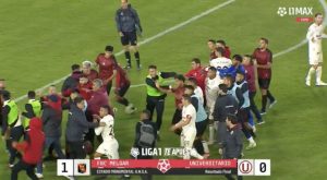 Jugadores de Universitario y Melgar se agarraron a puñetes tras el partido en Arequipa