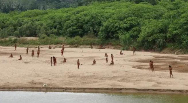 Captan a tribu indígena aislada más grande del mundo en la Amazonía peruana | VIDEO