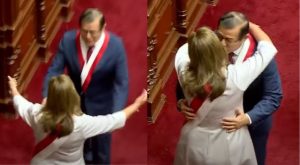 El emotivo saludo de Dina Boluarte y Eduardo Salhuana, presidente del Congreso