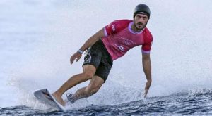 Alonso Correa no pudo en la semifinal de surf de París 2024 e irá por el bronce