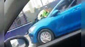 Colectivero arrastró a policía sobre el capó de su auto por varias cuadras [Video]