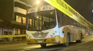 Sujetos atacan a balazos bus de transporte público con pasajeros en VMT