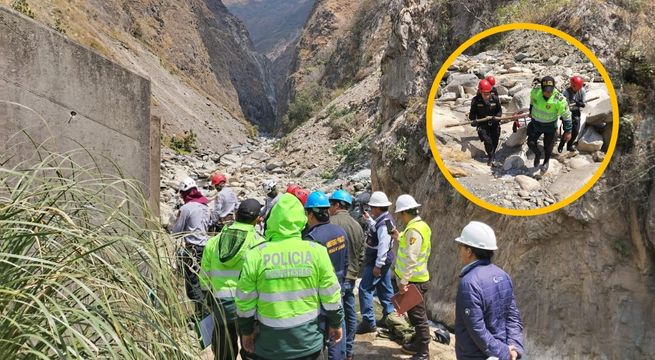 Auto se despista, cae al abismo y deja a una persona muerta [VIDEO]