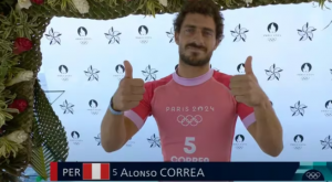 ¡Arriba Perú! Alonso Correa pasa a semifinales de surf masculino en Juegos Olímpicos