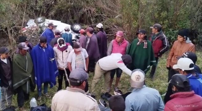 Seis personas mueren tras la caída de un miniván a un abismo