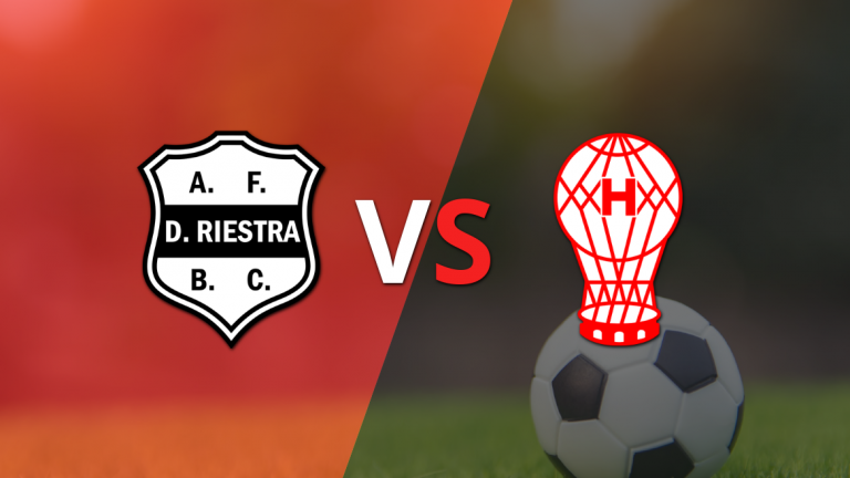 Dep. Riestra y Huracán empatan sin goles en el inicio del segundo tiempo